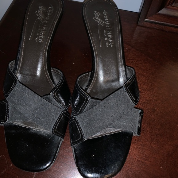 Black Donald Pliner sandal size 9 - Picture 1 of 2